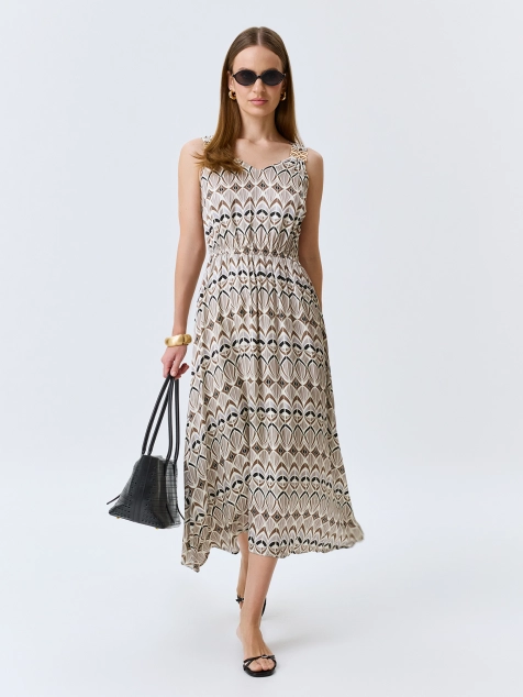 Яркое платье с геометрическим принтом