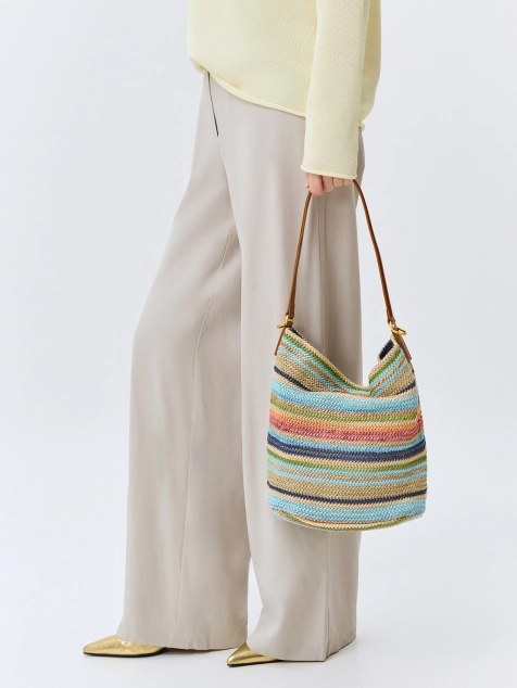 Яркая сумка с косметичкой