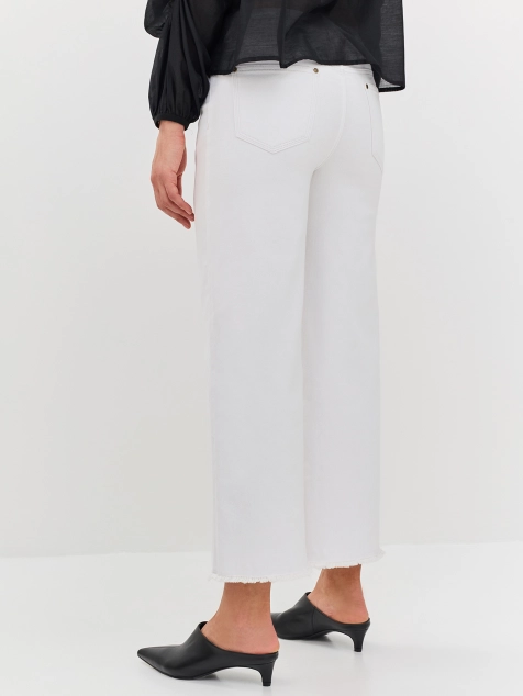 Белые джинсы-кюлоты из мягкого денима