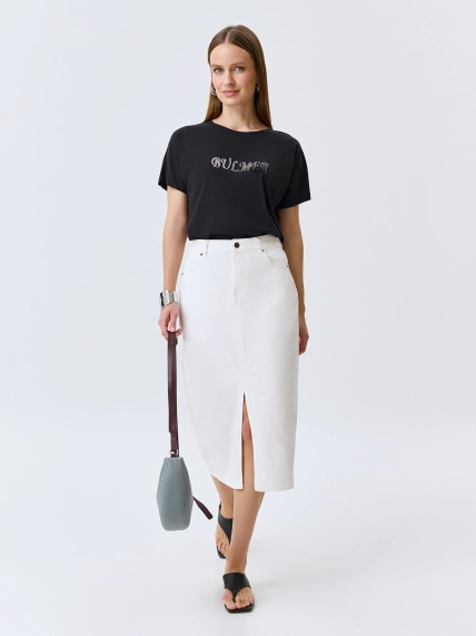 Футболка с мерцающей вышивкой