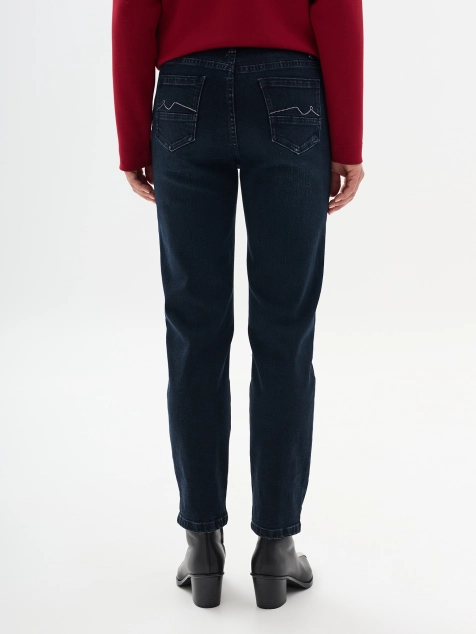 Джинсы с декоративными стразами на карманах