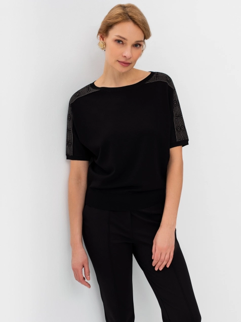 Джемпер с жаккардовой вязкой по плечам