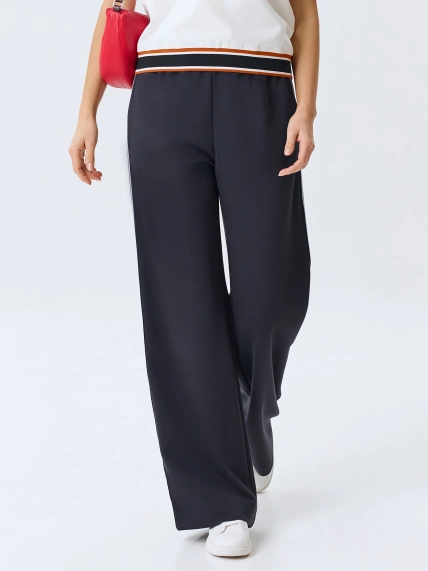 Трикотажные брюки с контрастными лампасами