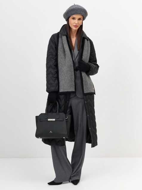 Вязаный шарф с контрастным краем