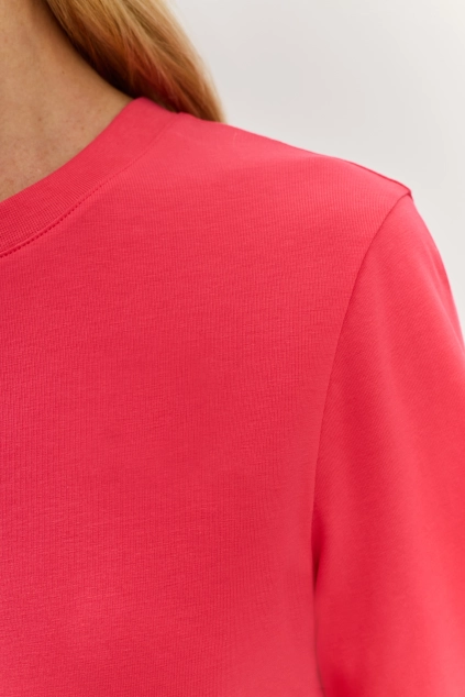 Футболка в ягодном цвете из эластичного хлопка