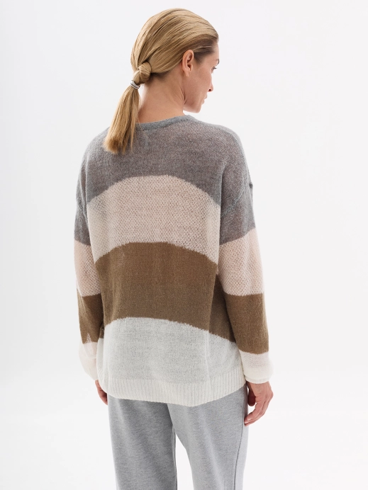 Уютный свитер в стиле color block