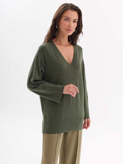 Джемпер с V-образным вырезом