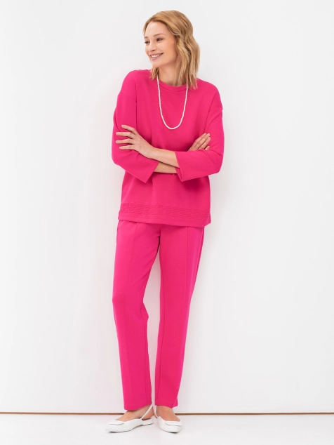 Яркий трикотажный джемпер с объемным декором