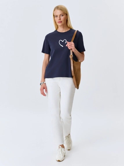 Футболка с контрастной вышивкой