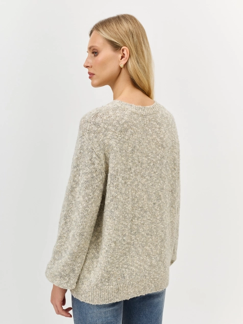 Объемный джемпер с мерцающими пайетками