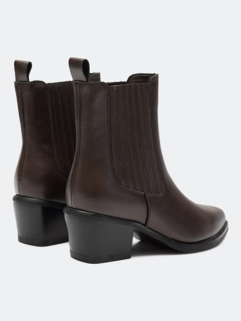 Ботинки в ковбойском стиле