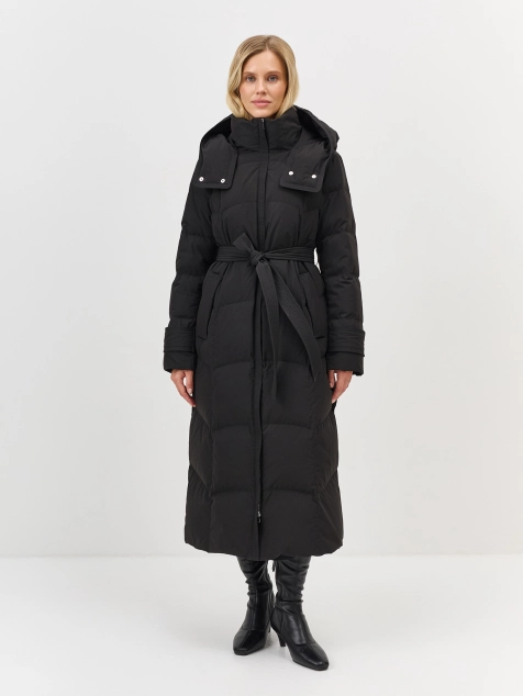 Пальто с акцентным высоким воротником