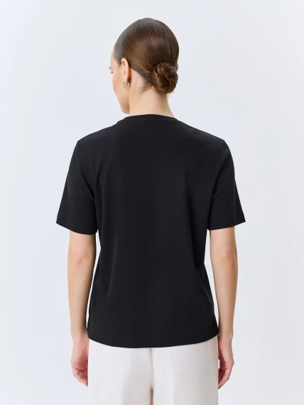 Футболка с объемной аппликацией