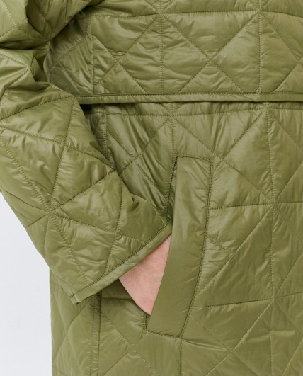 Тонкое пальто с фигурной стежкой