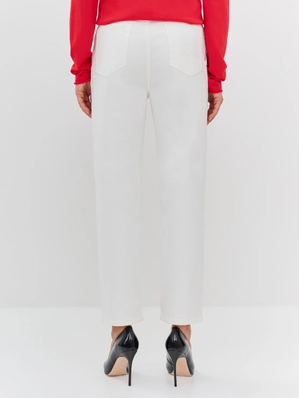 Белые джинсы regular fit