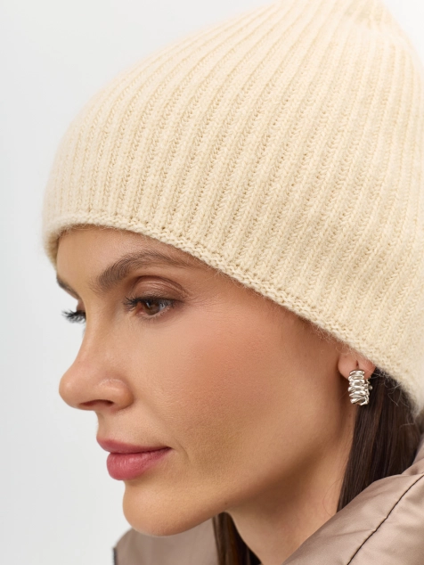 Шапка в рубчик с ангорой