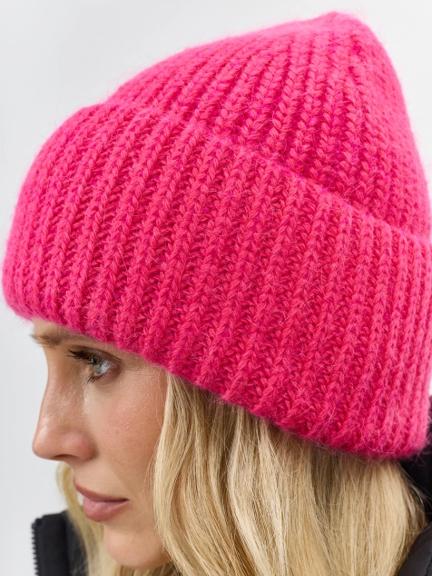 Базовая шапка бини в рубчик