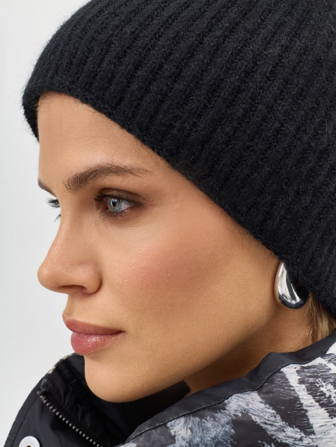 Шапка в рубчик с ангорой