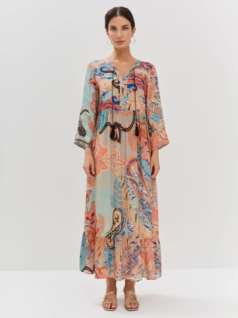 Яркое платье-макси с принтом в стиле "Бохо"
