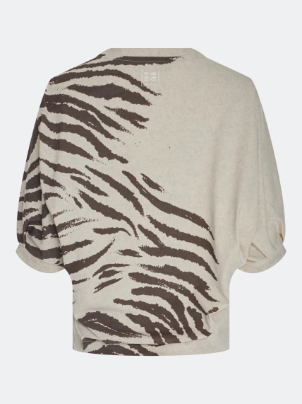 Джемпер с анималистичным принтом