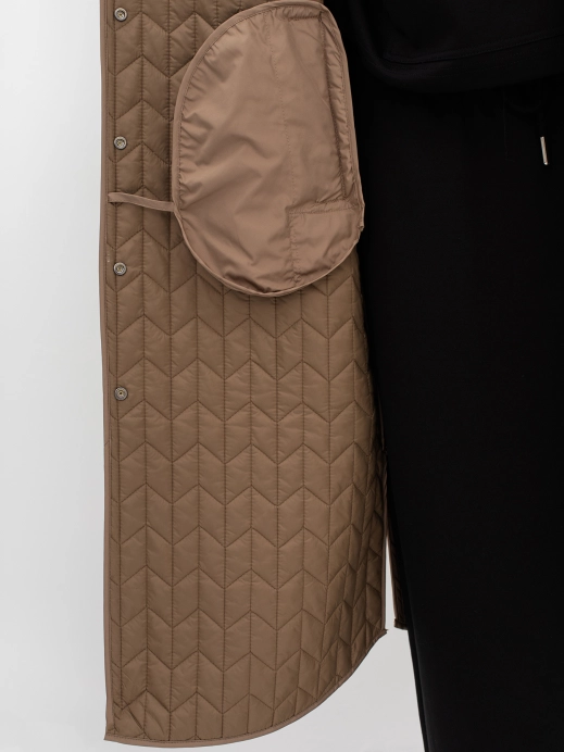 Облегченное стеганое пальто на легком утеплителе с поясом