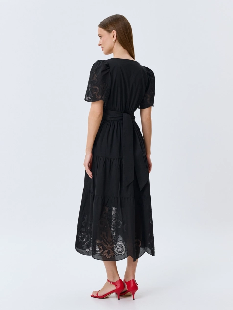 Платье с ажурной вышивкой