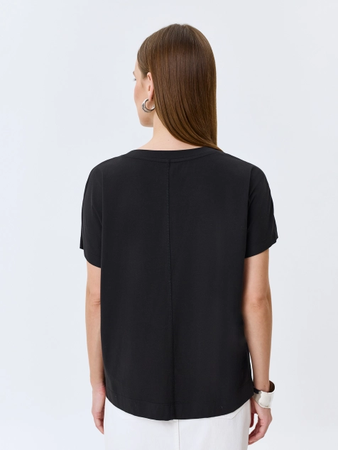 Футболка с мерцающей вышивкой