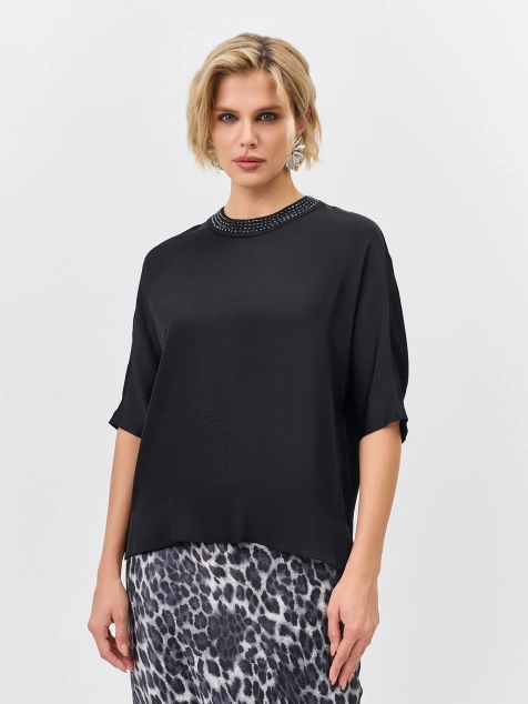 Блузка с декором из страз 