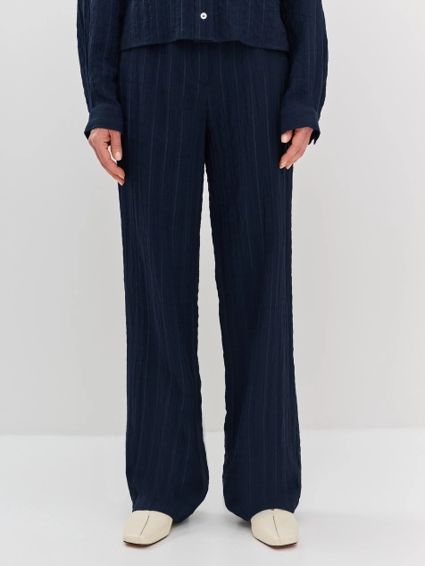 Фактурные брюки из тенселя