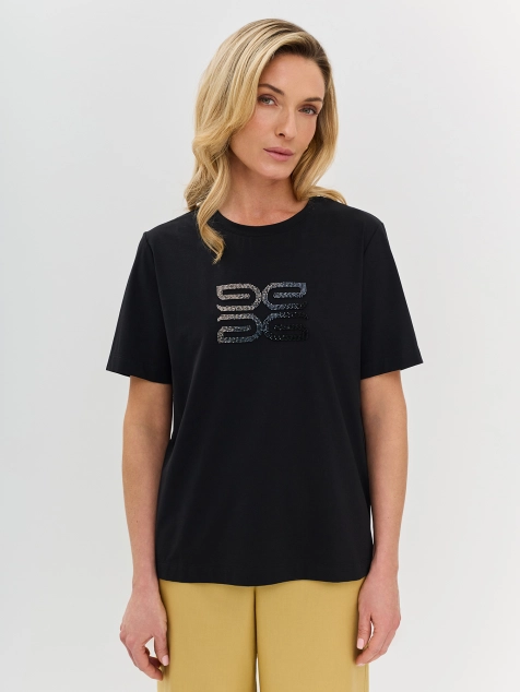 Футболка с яркой вышивкой бисером