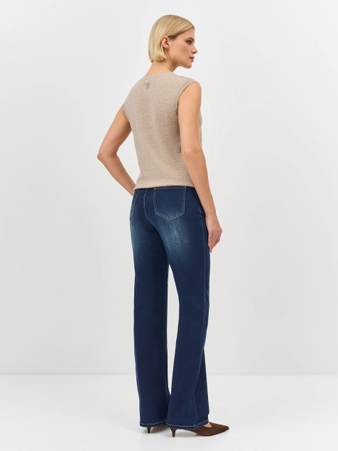 Прямые джинсы с пряжками