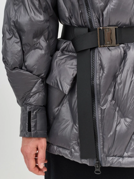 Куртка на натуральном утеплителе с асимметричной застежкой