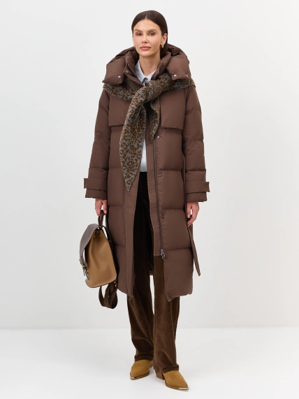 Приталенный пуховик со съемным капюшоном