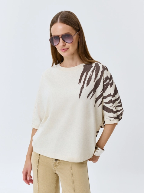 Джемпер с анималистичным принтом