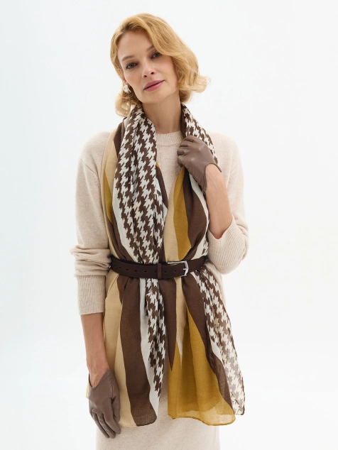 Яркий палантин с принтом