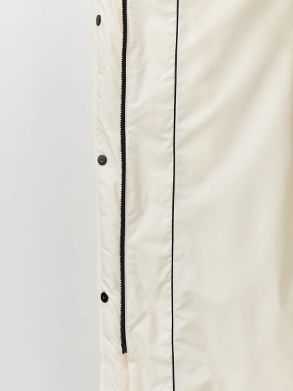 Молочный пуховик с капюшоном