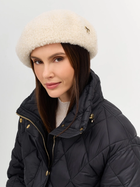 Берет с минималистичным декором