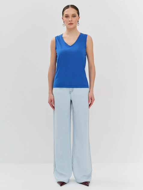 Топ из смесового модала с V-образным вырезом