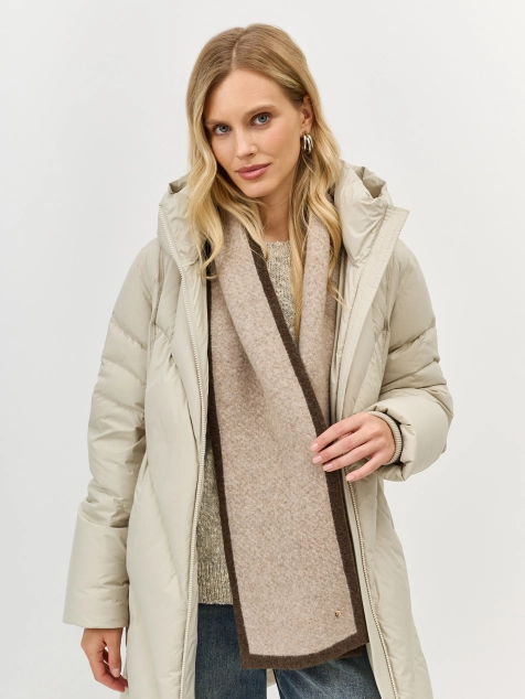 Вязаный шарф с контрастным краем