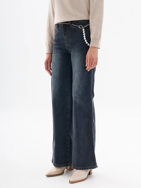 Свободные джинсы с акцентной варкой и декоративной отстрочкой