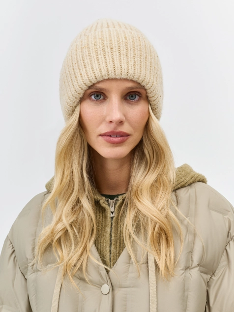 Шапка бини с люрексом и пайетками