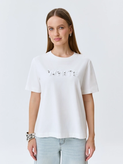 Футболка с объемной вышивкой