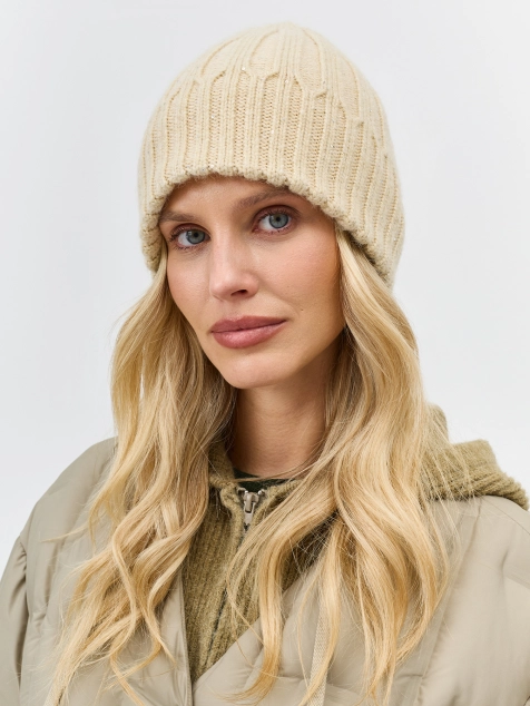 Шапка с мерцающим люрексом и ангорой