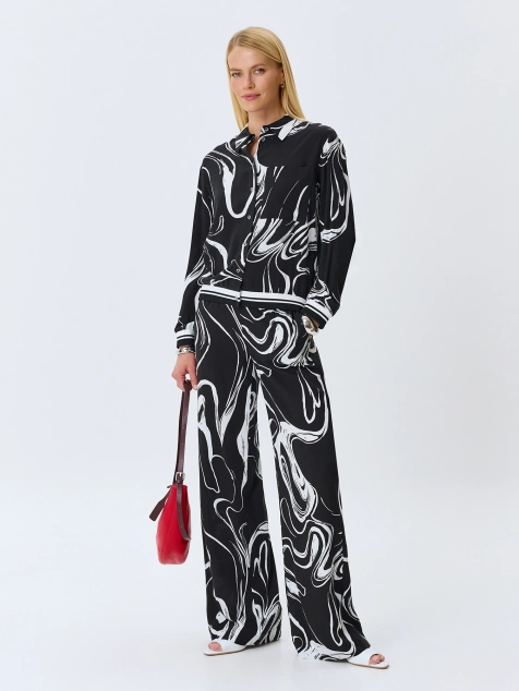 Блузка с графичным принтом