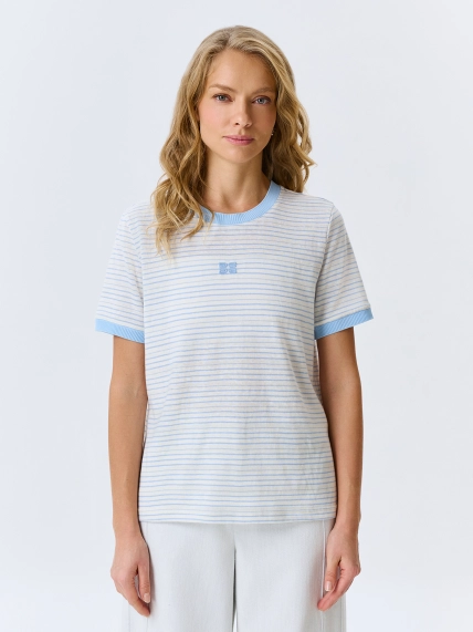 Футболка в тонкую полоску