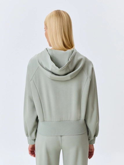 Укороченный бомбер с капюшоном