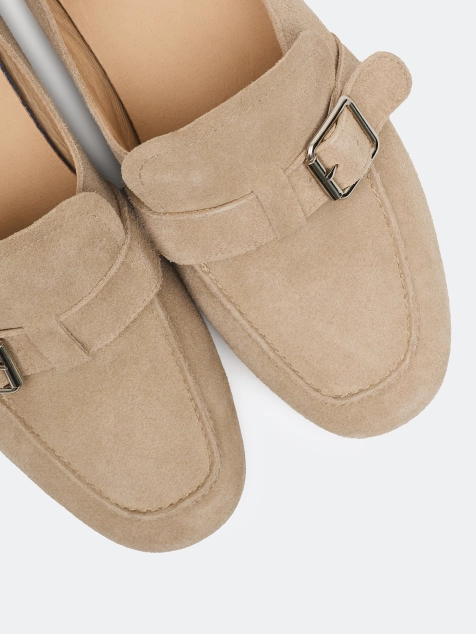 Лоферы из натуральной замши с декоративной пряжкой