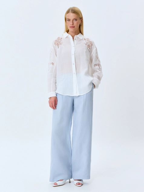 Полупрозрачная блузка с ажурной вышивкой