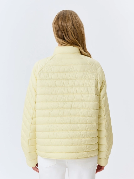 Легкая куртка с продольной стежкой