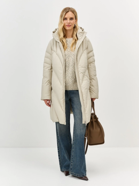 Теплый пуховик с фигурной стежкой